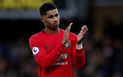 U游体育焦点-克瓦拉茨赫利亚面对空门顶偏