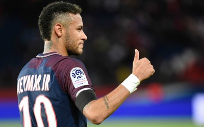 U游体育精华-努涅斯头球攻门击中横梁